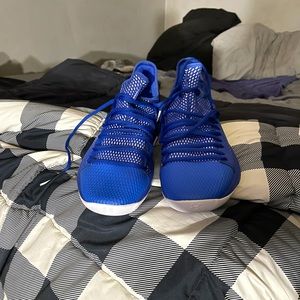 Under armour basketball shoes, look brand new